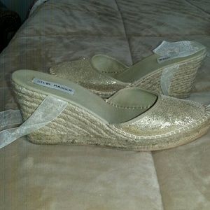 Cute slip on espadrills with ribbon to tie